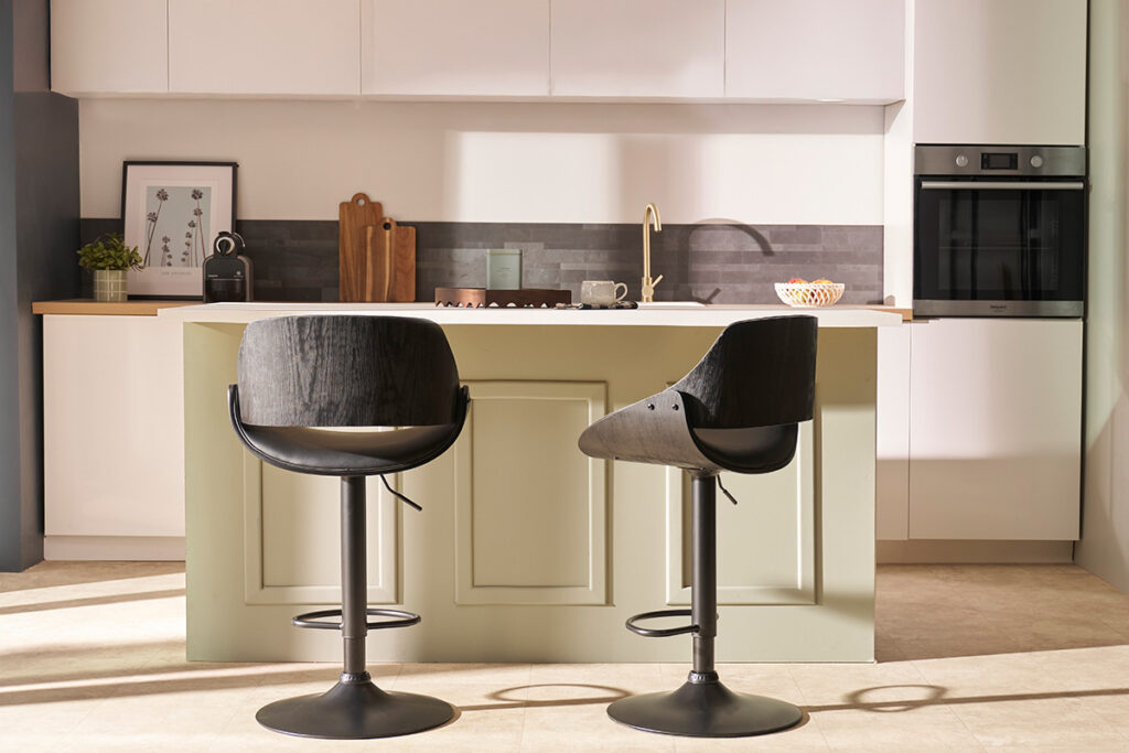 Tabouret de bar design noir réglable pivotant 360° CLASH