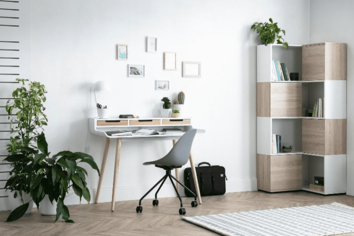 Bureau scandinave aménagé avec des meubles Miliboo