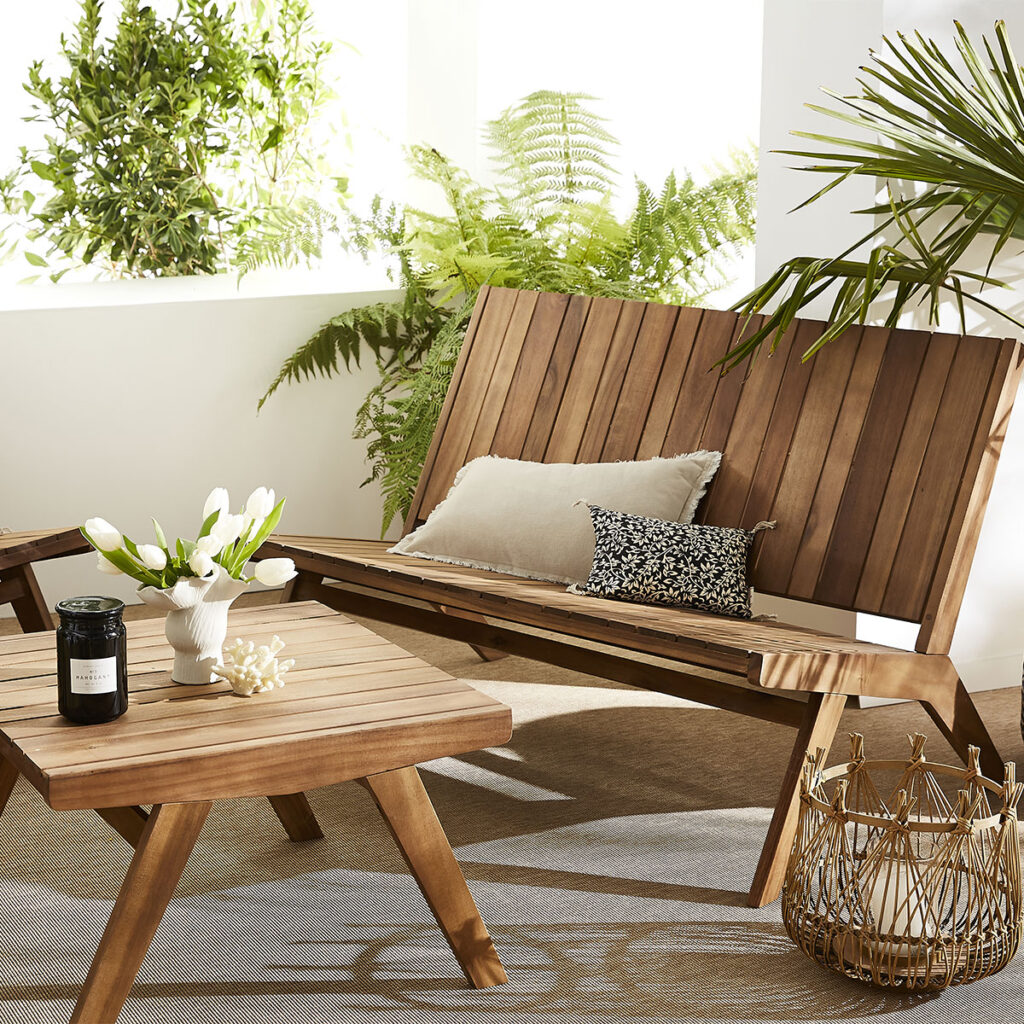 Salon de jardin banc 2 places et table basse en bois massif TIDAK