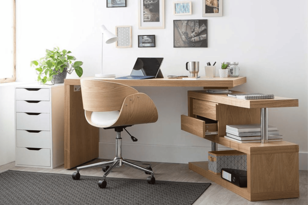 bureau en bois clair