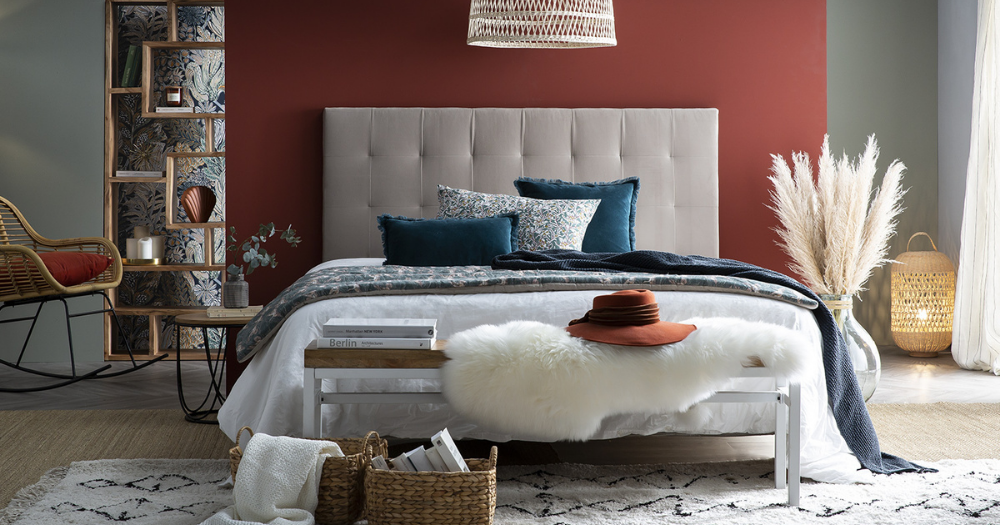 Chambre avec mur terracotta couleur tendance