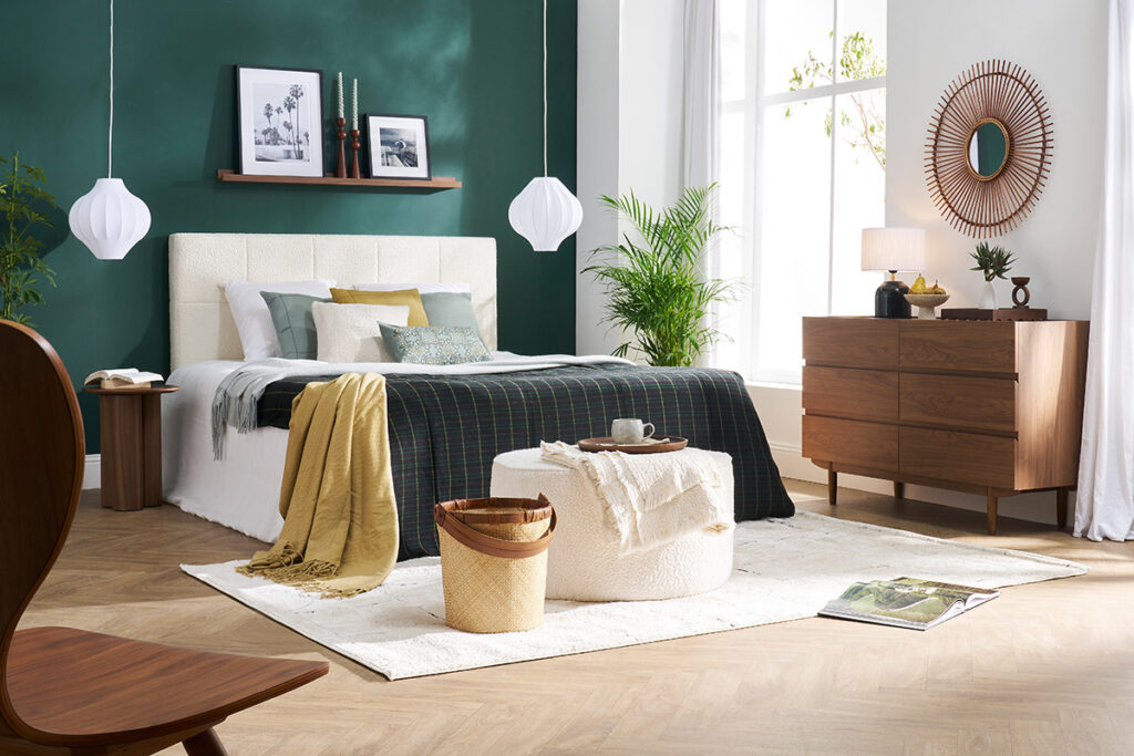 chambre verte et bois avec accessoires