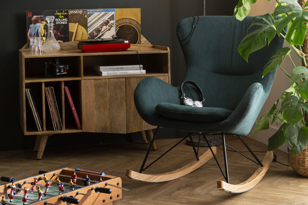 coin repos avec rocking chair et meuble en bois