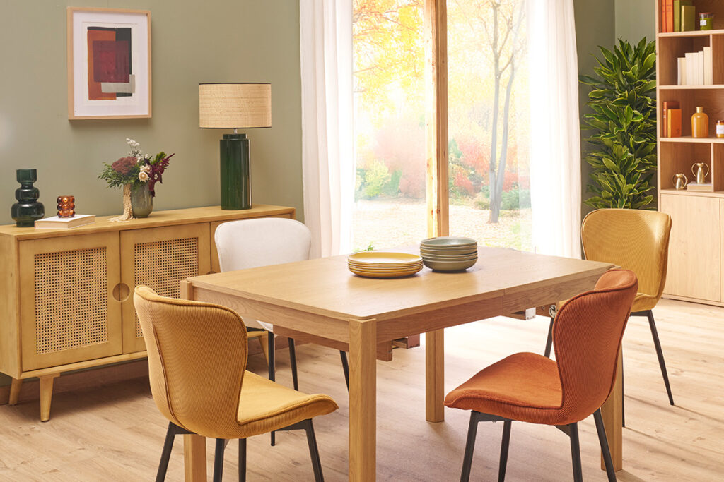 salle à manger chaleureuse jaune et orange