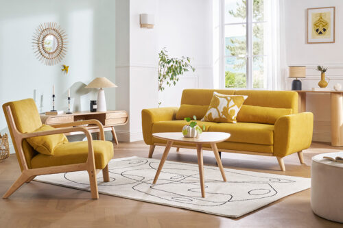 salon avec canapé et fauteuil jaune