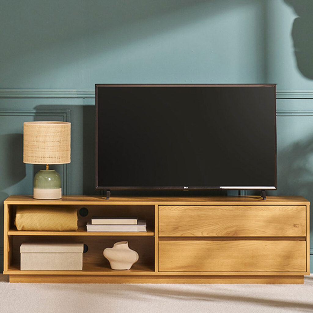 meuble tv bas en bois clair, vue de face