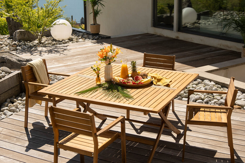 table à manger extérieure en acacia