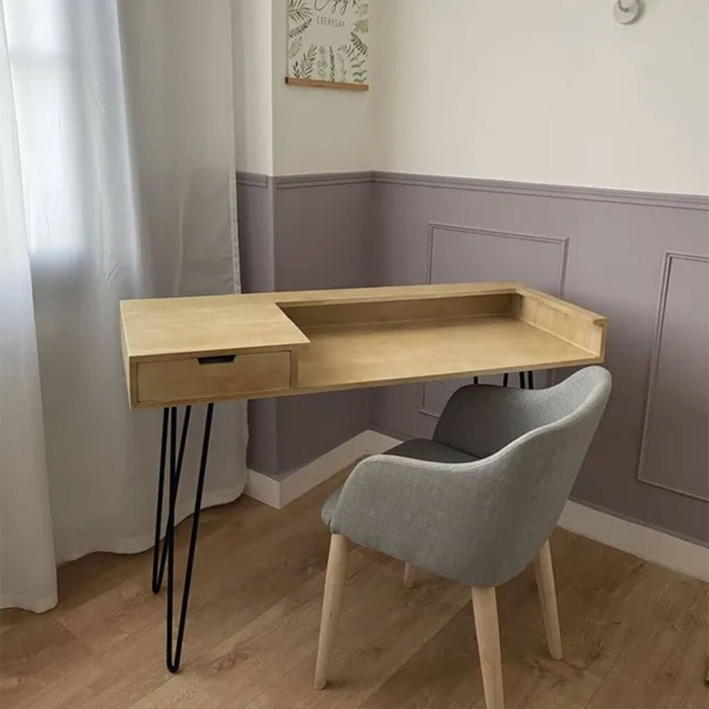 bureau bois manguier et chaise tissu gris