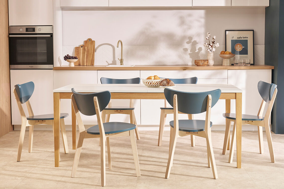 chaise de cuisine bleu et bois clair