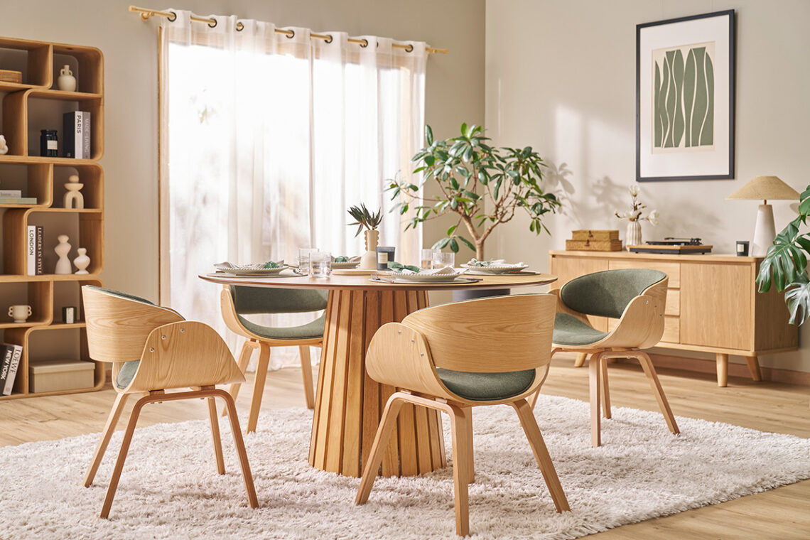 table et chaises bois clair et vert