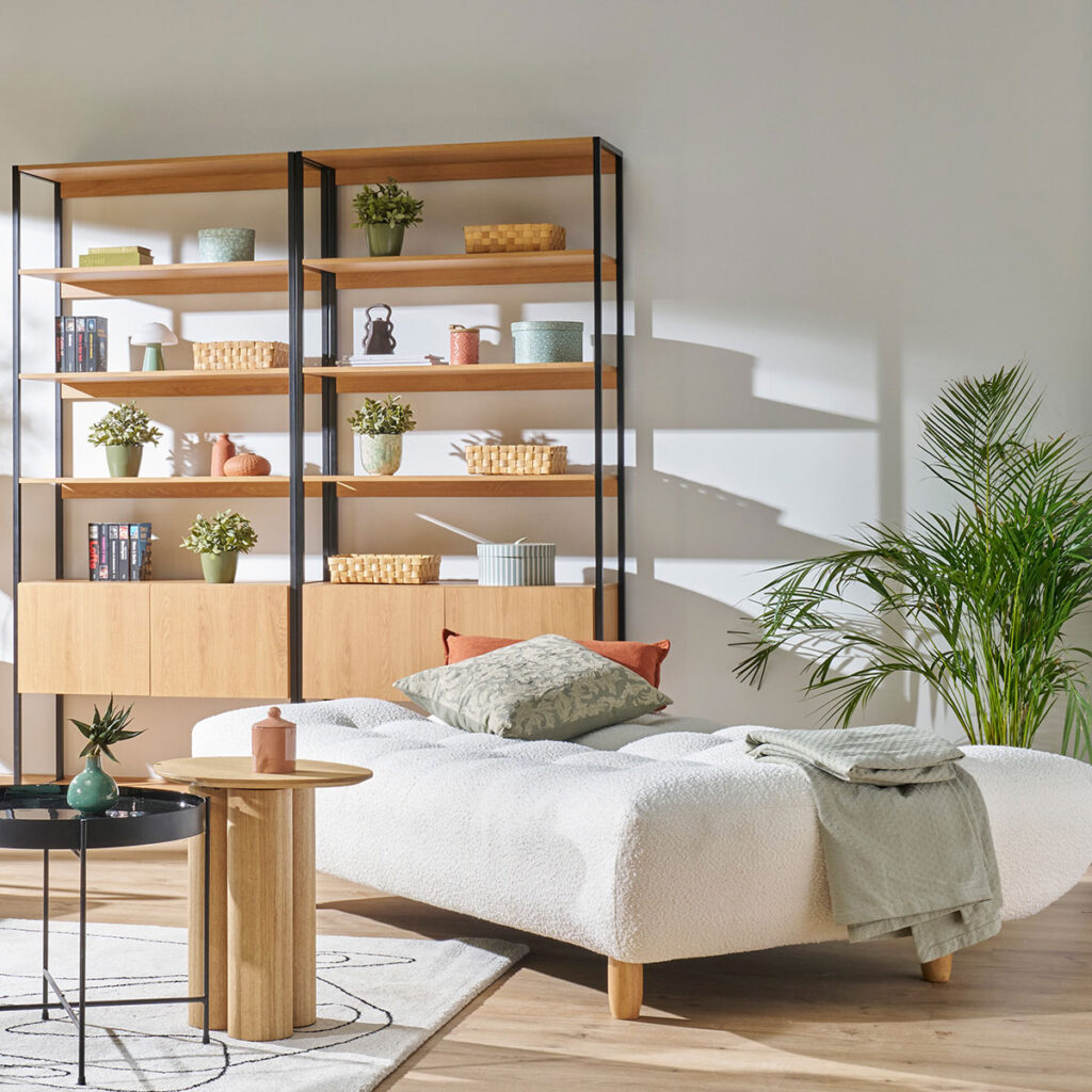 canapé clic clac laine bouclée et bibliothèque bois