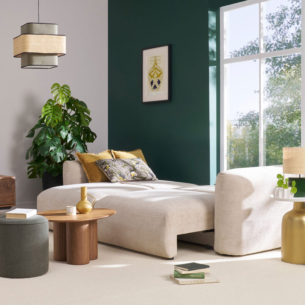 canapé lit ouvert dans salon