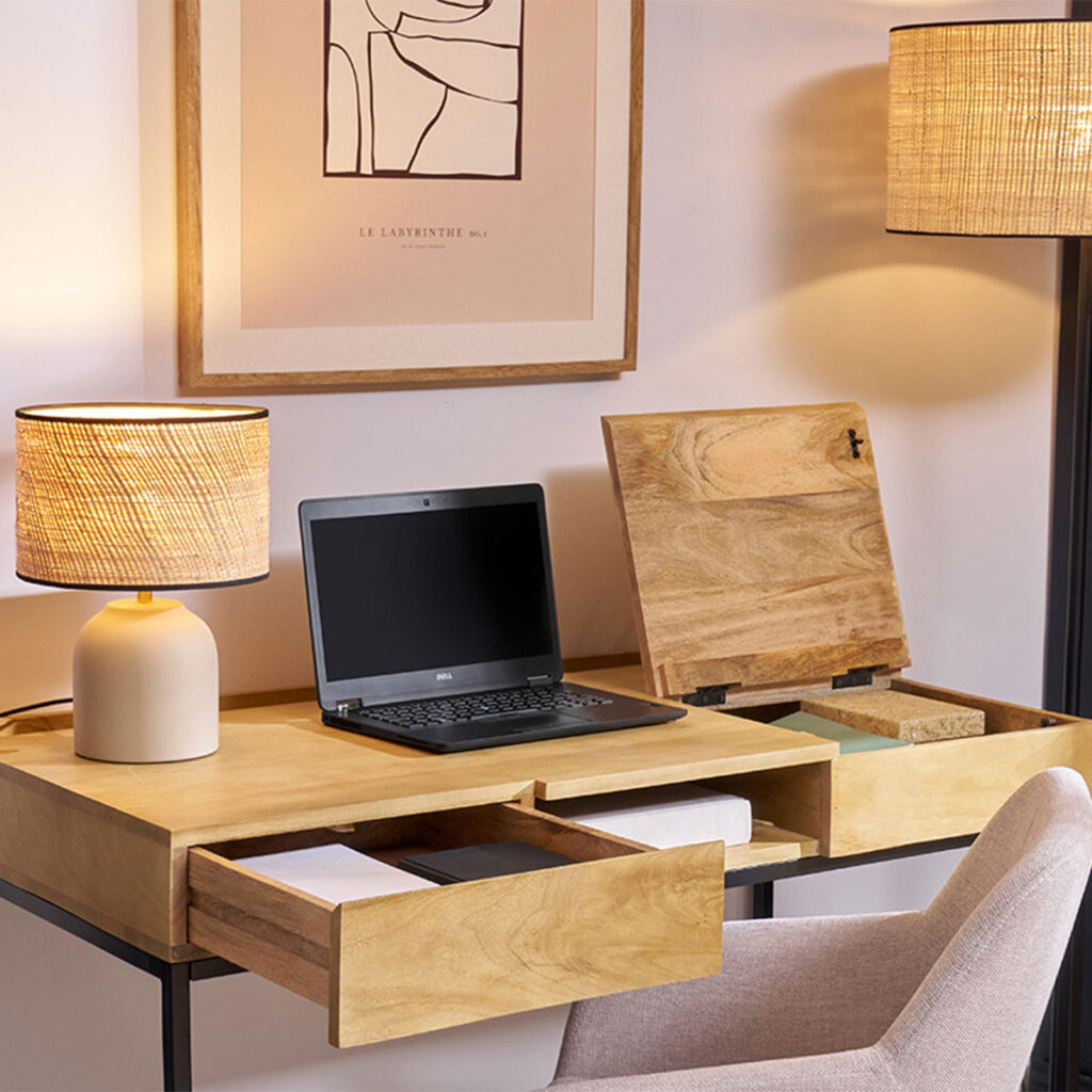 bureau industriel avec rangements