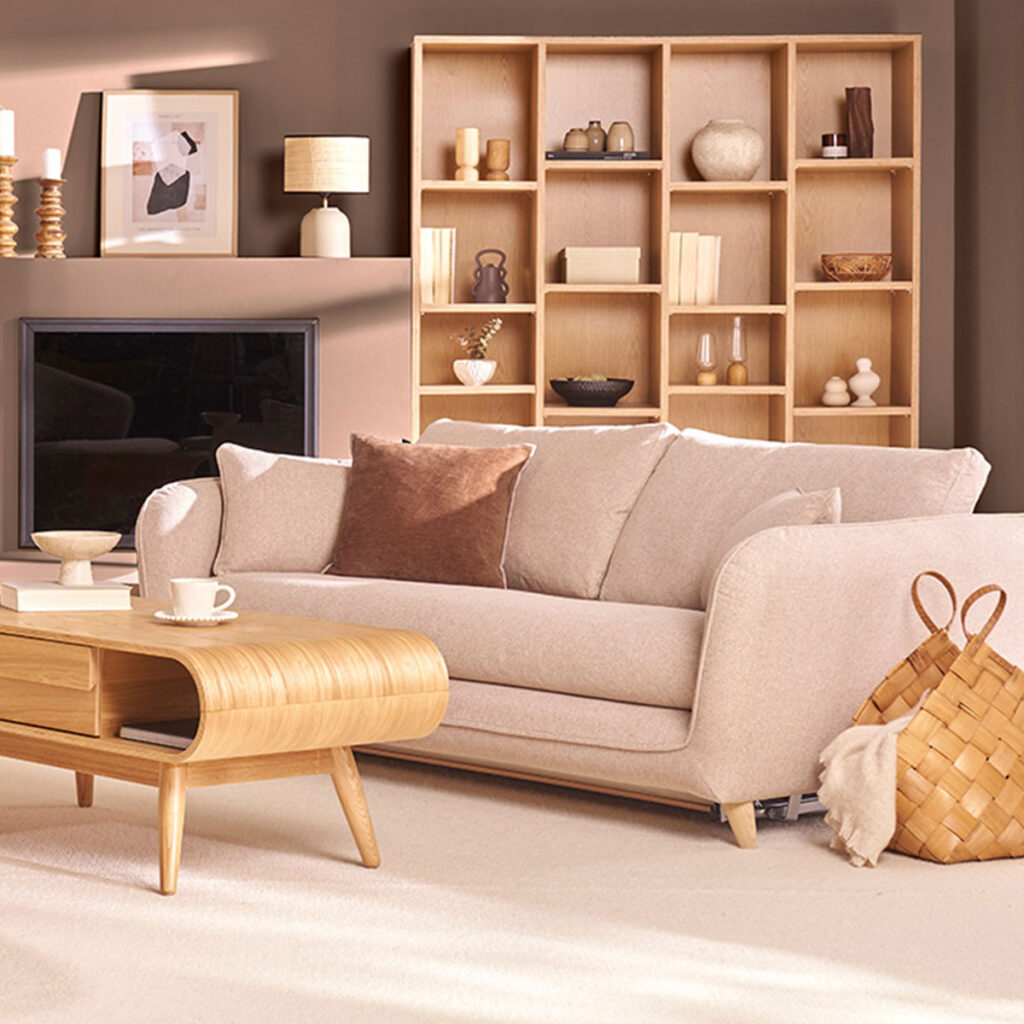 canapé beige dans décors taupe et marron