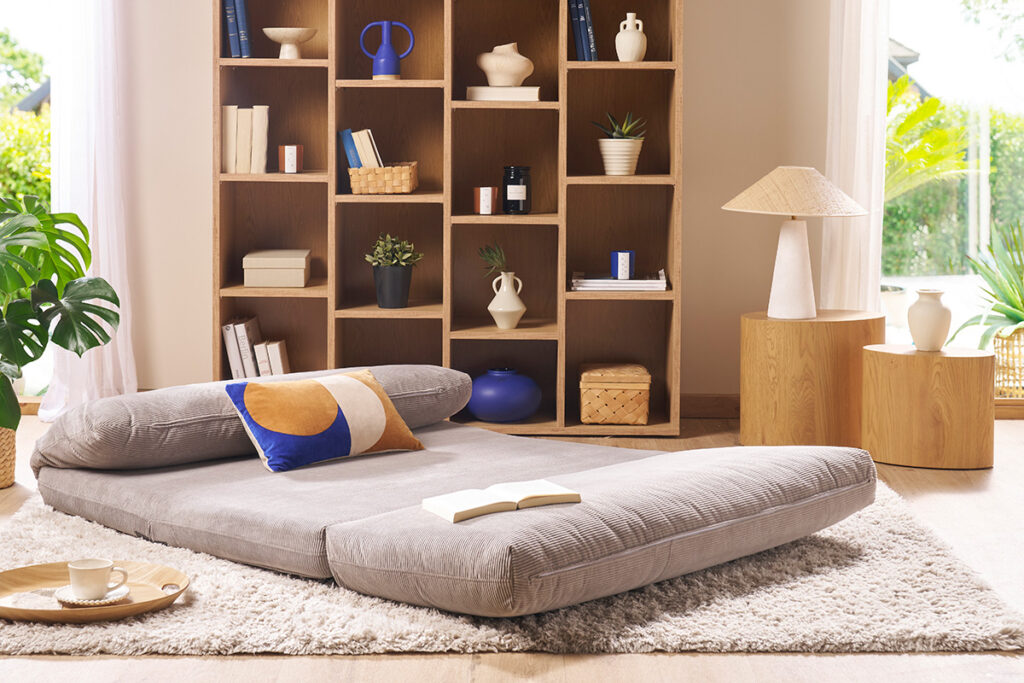 chauffeuse grise en velours côtelé